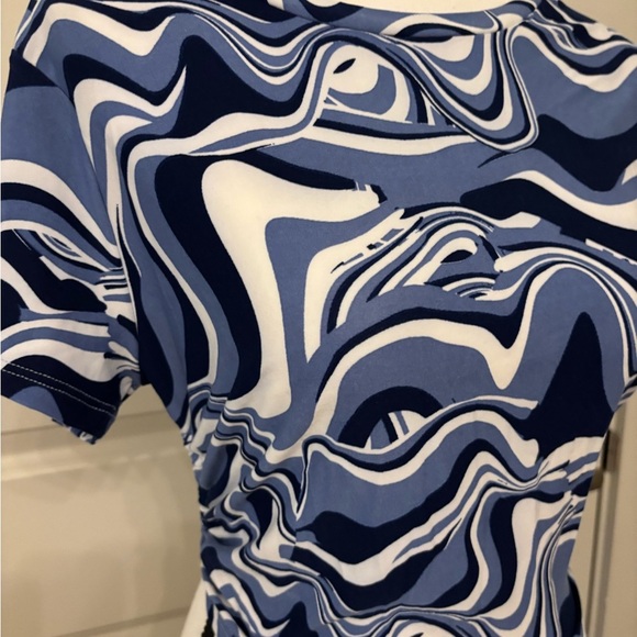 NWT blue swirl open back crop top blouse size L - Picture 4 of 12